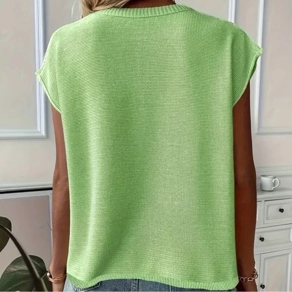 ⭐️Green Sweater with Breathable Fabric and Relaxed Fit - Picture 2 of 4